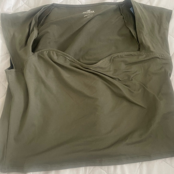 🆕 Hollister Top - Picture 2 of 4